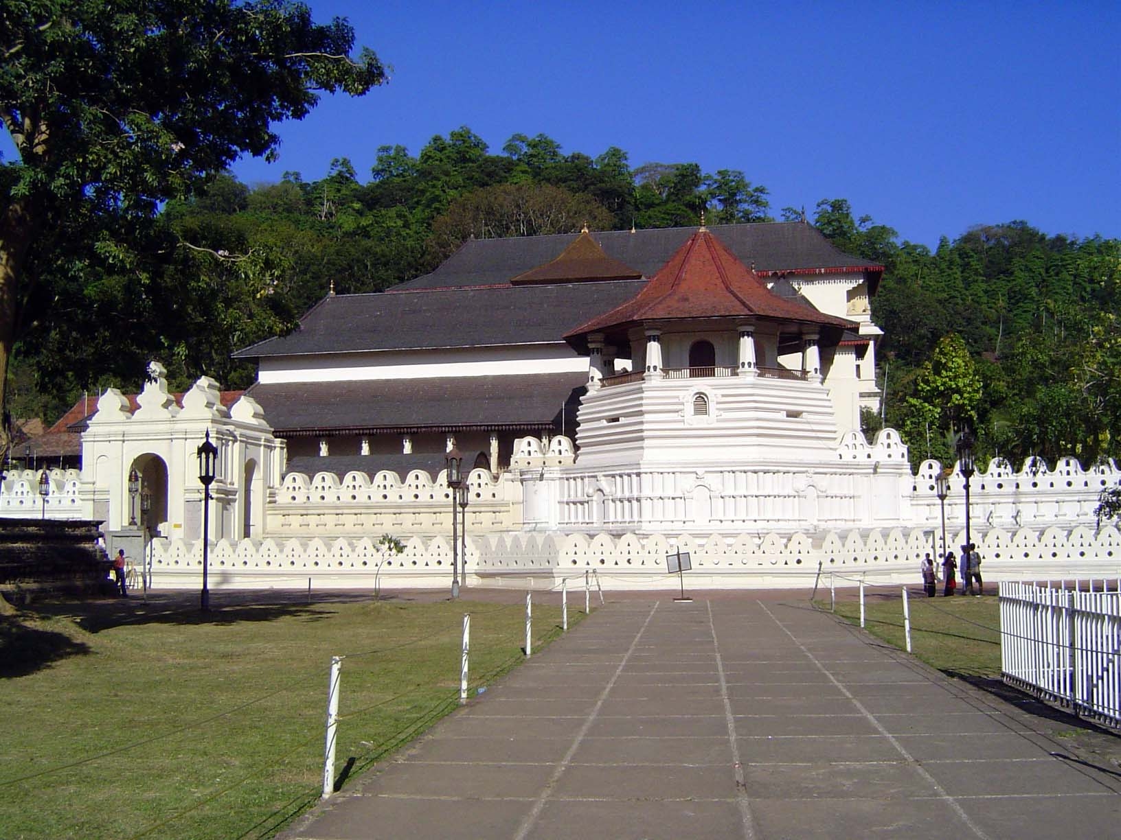 Explore Sri Lanka With The Experts In Travel Industry.