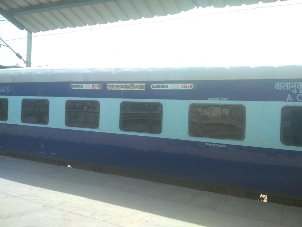 UTR SAMPRK K EX (15035) is a Delhi to nainital trains