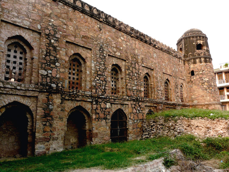 Monumental Khirki Village