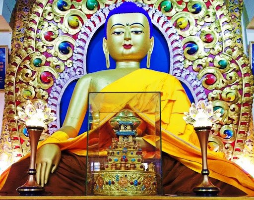 Tsuglag Khang: A Serene Temple