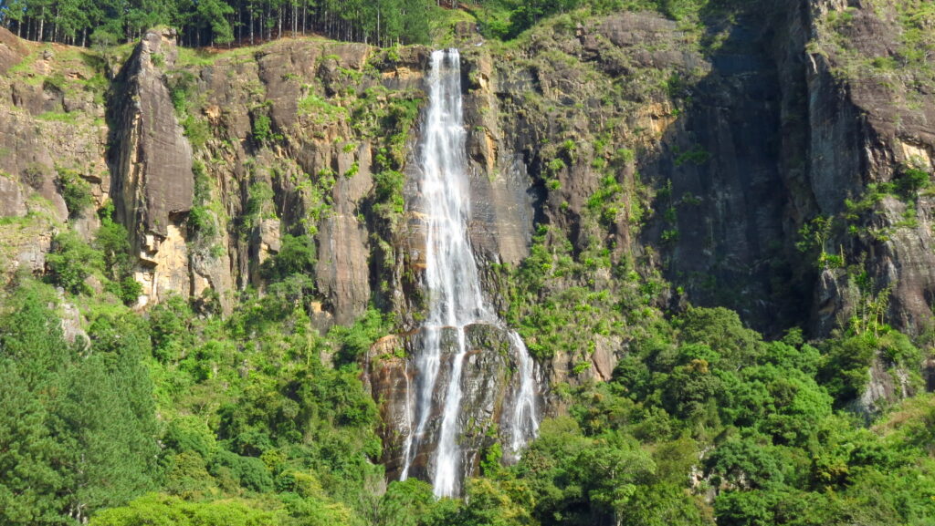  Bambarakanda Falls, Ohiya