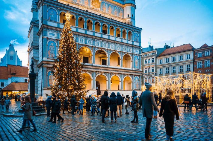 1. How Travel Changes During Christmas