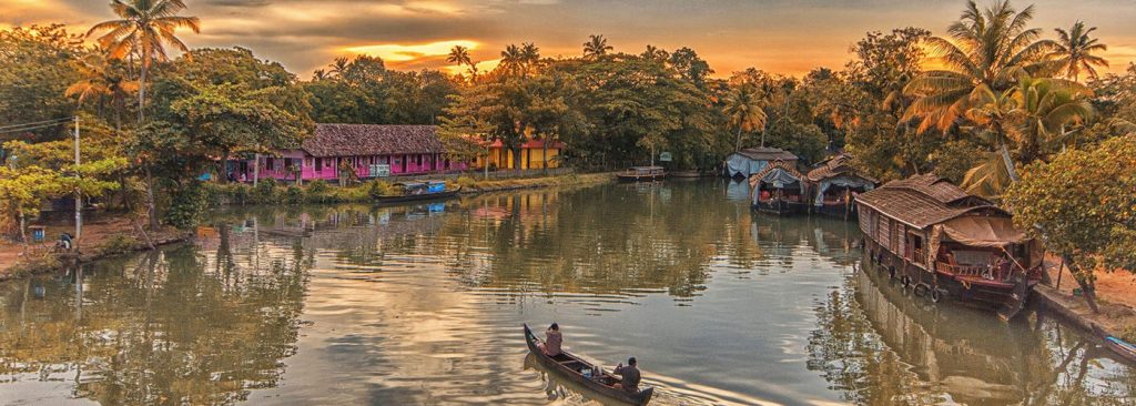 8. Munnar-Alleppey-Thekkady, Kerala