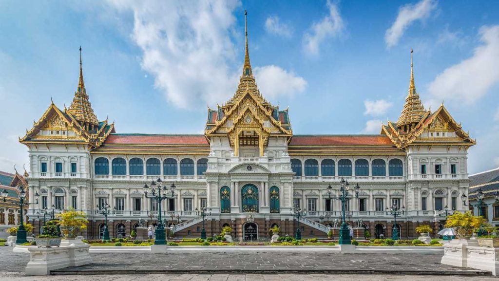 tastic Palace: Get A Glimpse Of The Thai Royalty