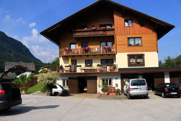 2. Stuti Guest House